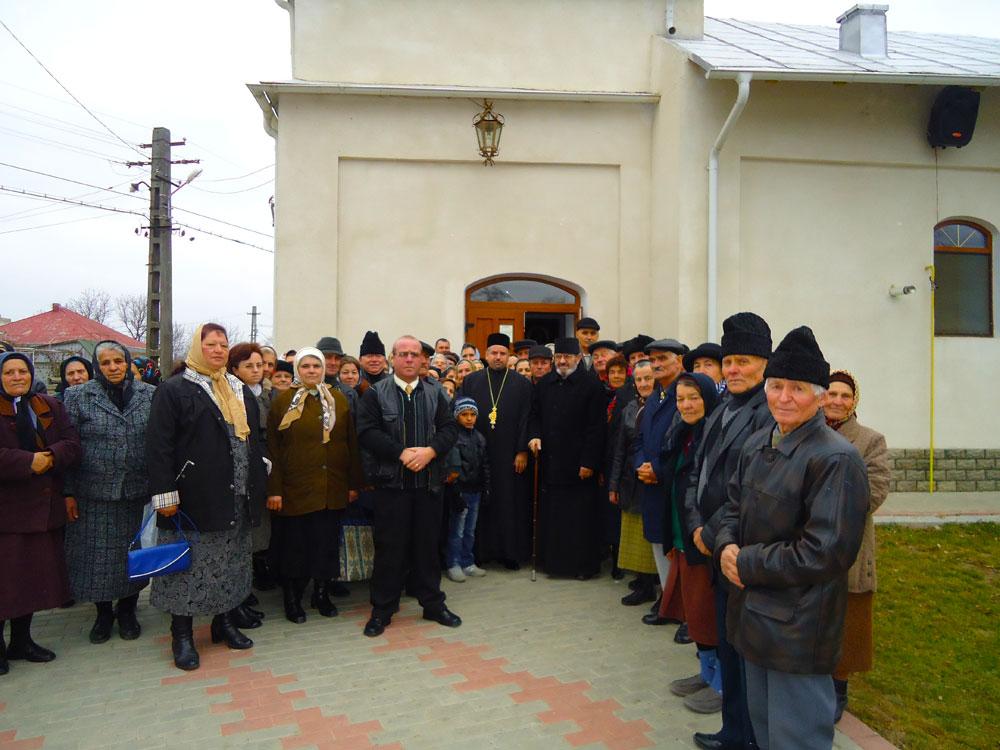 Credincioși la finalul Liturghiei